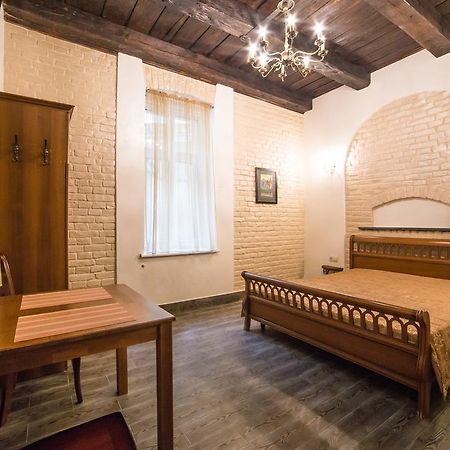 Apartment On Valova 16-2- 2 Minutes To Market Square Lviv Exterior photo
