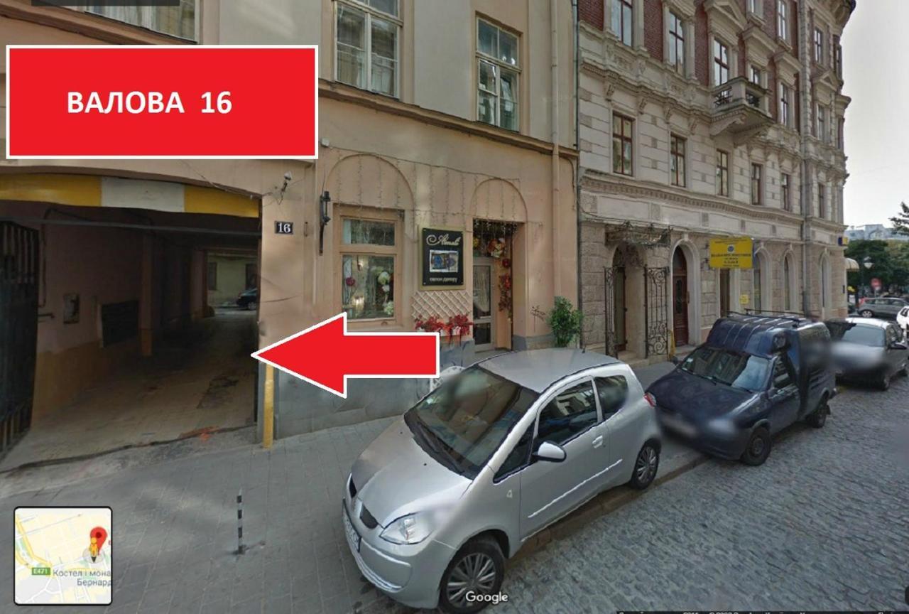 Apartment On Valova 16-2- 2 Minutes To Market Square Lviv Exterior photo